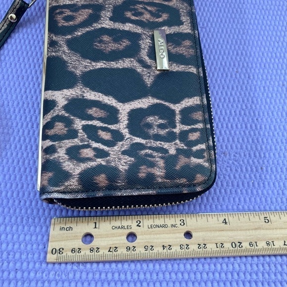 Cheetah Print 
ALDO Animal Print wallet With Detachable Strap Gold Colored ring - Picture 8 of 11